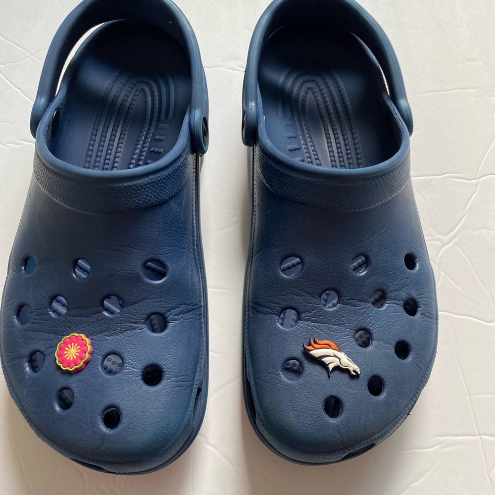 Crocs classic lined. Women’s size 9.